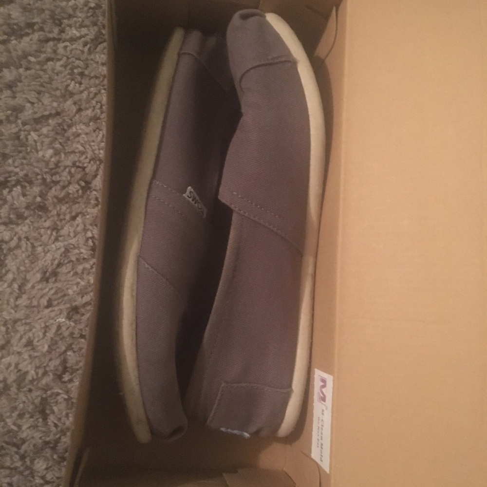 Gray toms